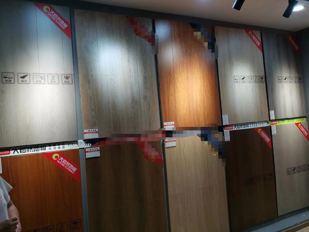大自然地板·木門(潼南工廠直營店)新品上樣，塑膠地板引領(lǐng)家居新潮流