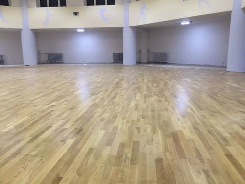 運動木地板表面變色現(xiàn)象解析 原因與應(yīng)對