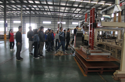 跨界交流促提升 居然之家樂屋裝飾精英團隊參觀揚子地板深化合作